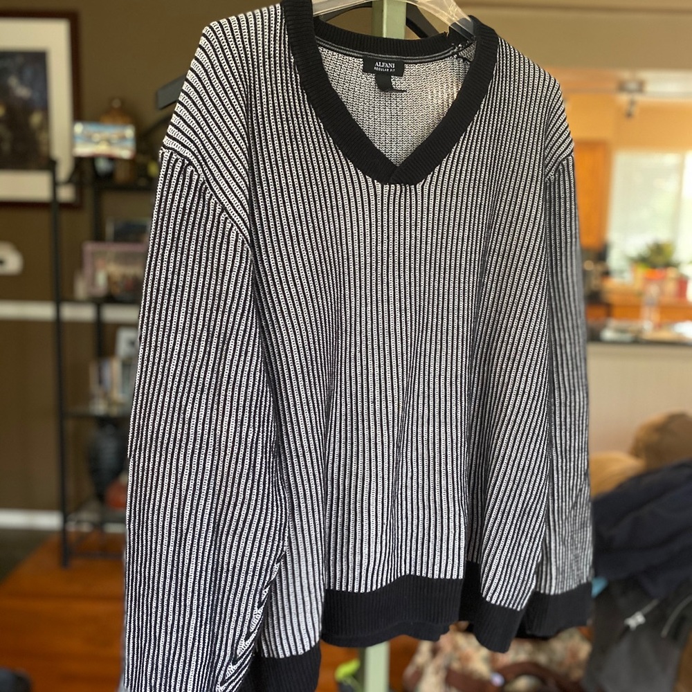 Alfani B/W Striped V-Neck Sweater XL